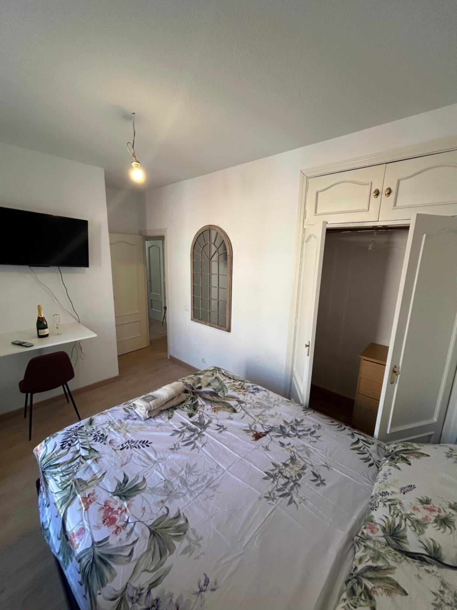 Room In Plaza Mayor Madri Exterior foto