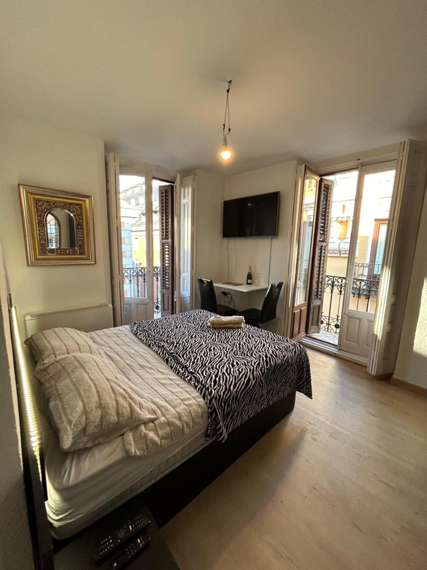 Room In Plaza Mayor Madri Exterior foto